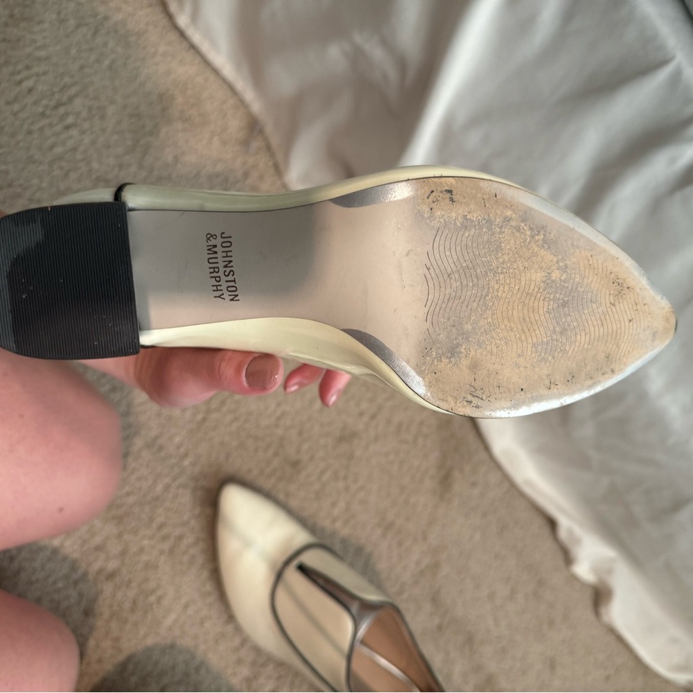 Johnston & Murphy Cream and Black Heels with Pointed Toe - Picture 2 of 3